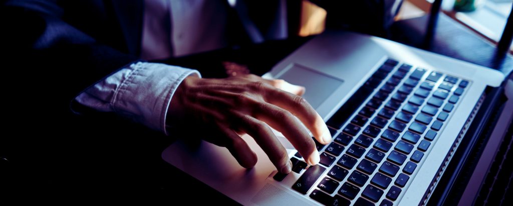 Saiba como arrematar com segurança em leilões digitais